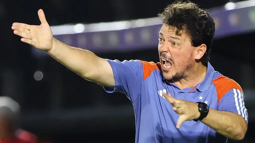 Fernando Diniz pode sair do Cruzeiro - Foto: Joisel Amaral/AGIF.