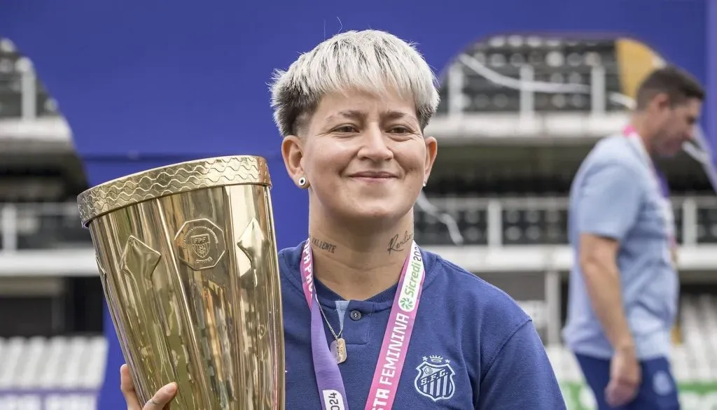 Yami Rodríguez, comemora título das Sereias da Vila na Copa Paulista Feminina 2024 em goleada sobre o Bragantino. Foto: Bruno Vaz/ SantosFC