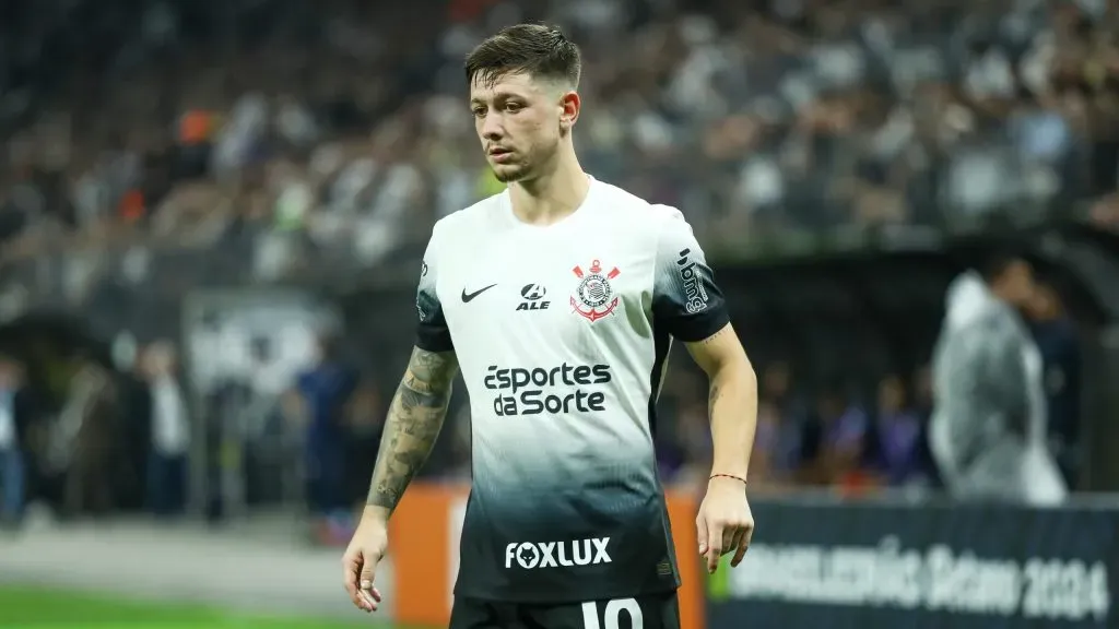 Rodrigo Garro durante partida. Foto: Marco Miatelo/AGIF