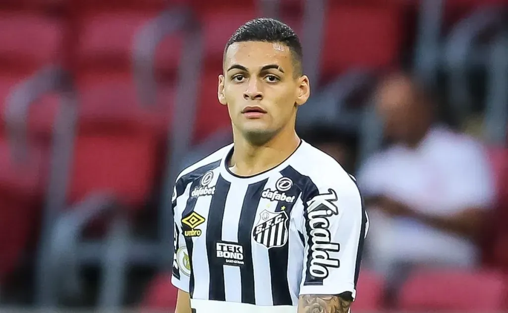 Kaiky em ação pelo Peixão. Foto: Pedro H. Tesch/AGIF