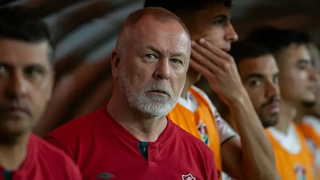 Mano Menezes vem trabalhando pela qualificação do elenco nos bastidores