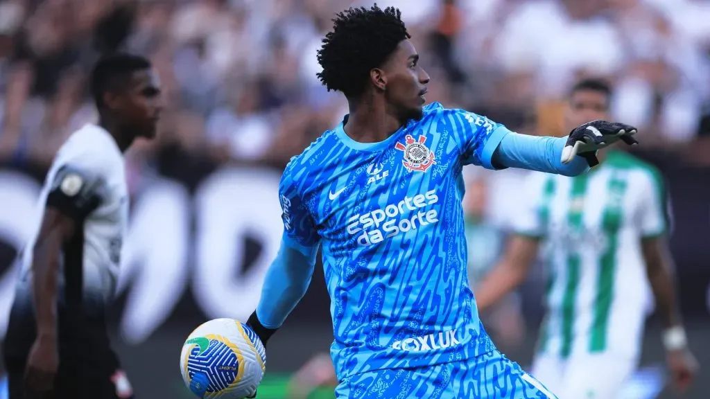 Hugo Souza pelo Corinthians em 2024. Foto: Ettore Chiereguini/AGIF