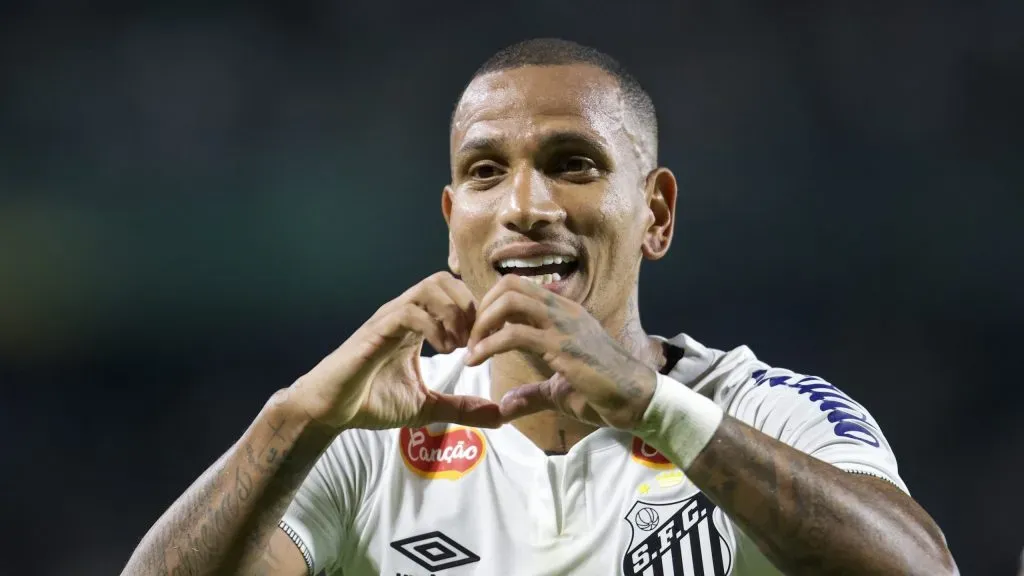 Renovação de Otero tem assinatura garantida no Santos pela torcida - Foto: Hedeson Alves/AGIF