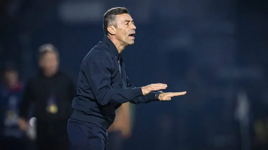 Pedro Caixinha durante partida. Foto: IMAGO/Fotoarena