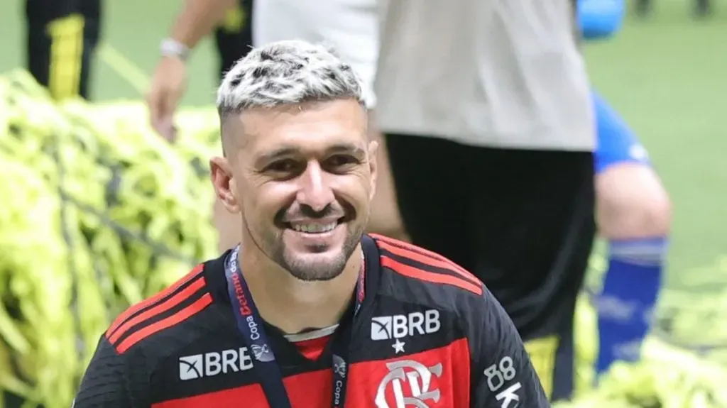 Foto: Gilson Lobo/AGIF – Giorgian Arrascaeta assume a camisa 10 do Mengão a partir da próxima temporada.