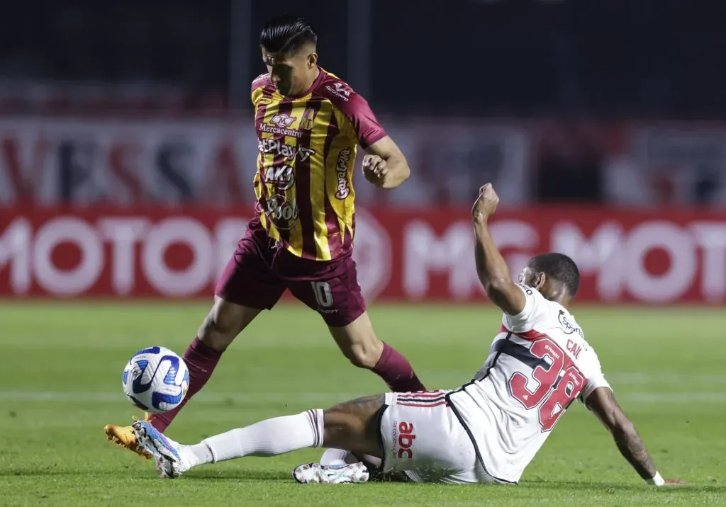 SAO PAULO, BRAZIL – JUNE 08: Yeison Guzmán of Deportes Tolima and Caio Paulista of Sao Paulo fight for the ball during a match between Sao Paulo and Deportes Tolima as part of Copa CONMEBOL Sudamericana 2023 at Morumbi Stadium on June 08, 2023 in Sao Paulo, Brazil. (Photo by Alexandre Schneider/Getty Images)