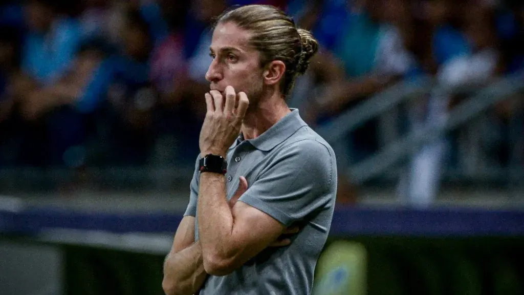 Filipe Luís durante partida. Foto: Jhony Pinho/AGIF