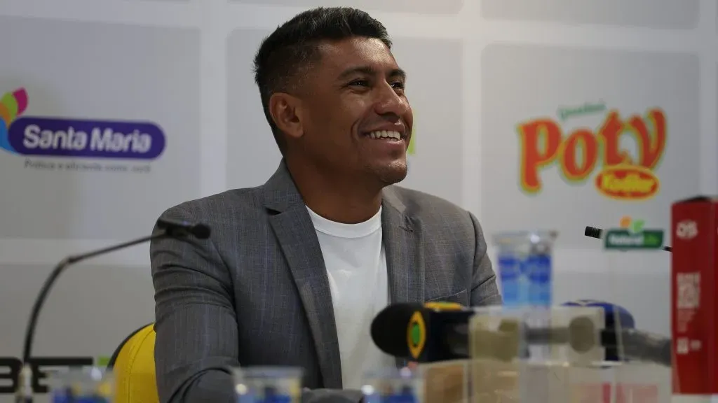 Paulinho durante apresentação. Foto: Pedro Zacchi/AGIF