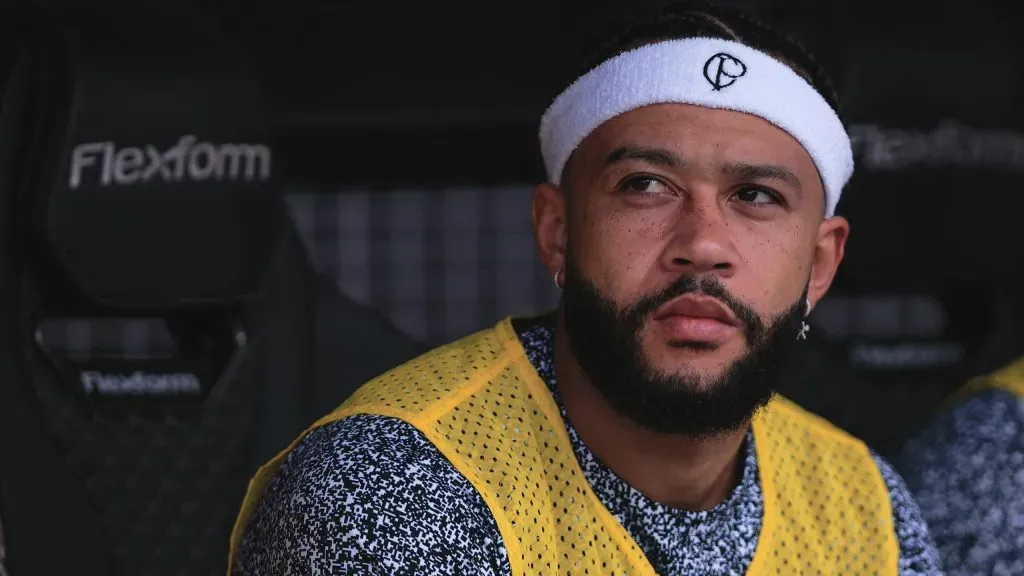 Memphis Depay em partida do Corinthians