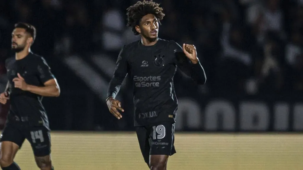 Talles Magno comemorando. Foto: Anderson Lira/Fotoarena/IMAGO