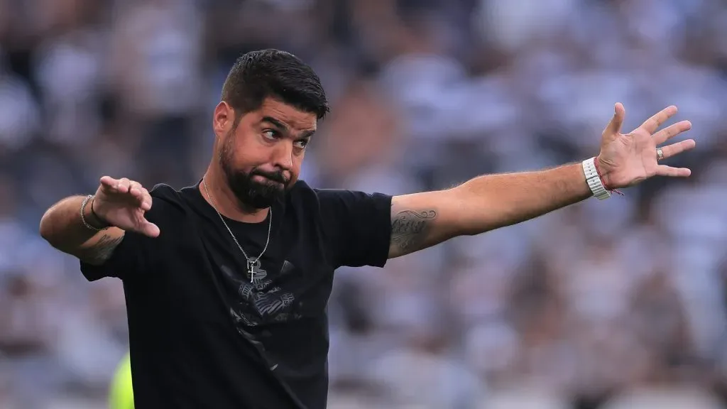 Último trabalho de António Oliveira foi no Corinthians - Foto: Ettore Chiereguini/AGIF.