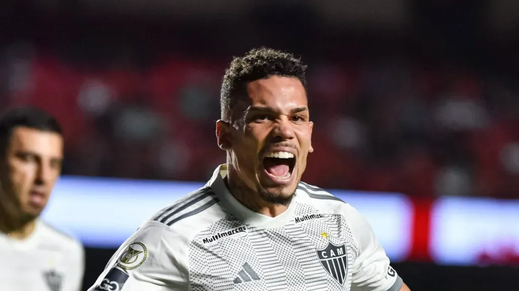 Foto: Roberto Casimiro/Fotoarena – Paulinho é um dos reforços confirmados no Clube Paulista para 2025.