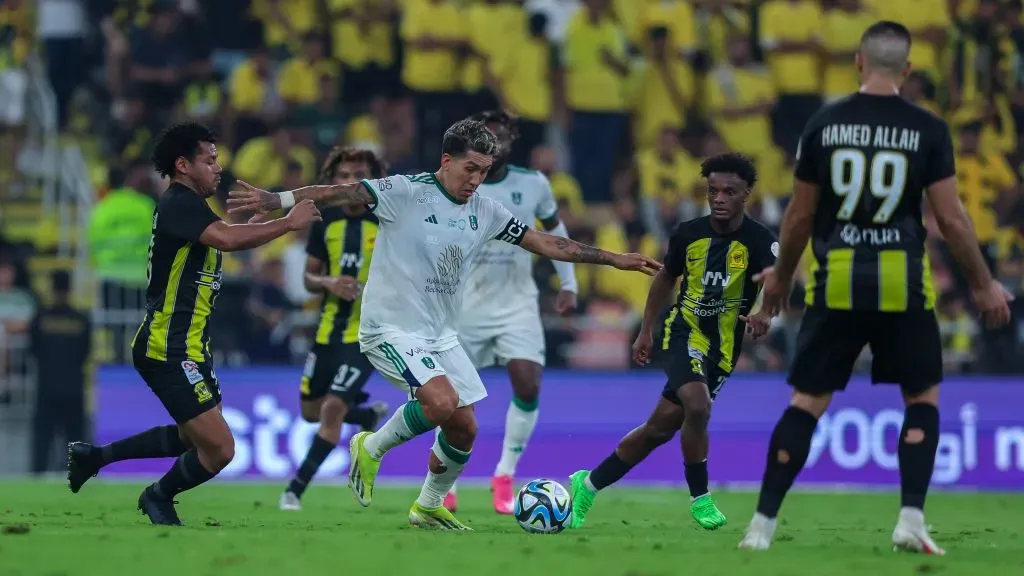 Roberto Firmino pelo Al-Ahli. Foto: Yasser Bakhsh/Getty Images