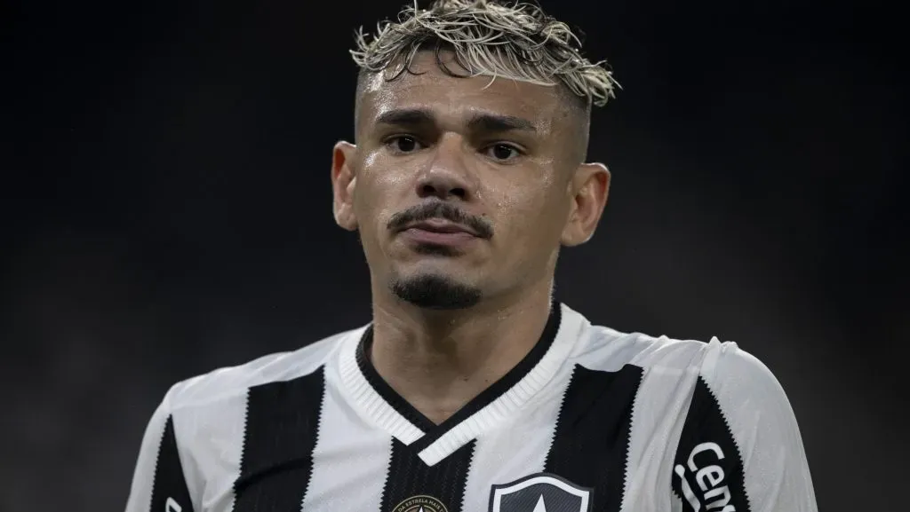 Tiquinho Soares durante partida. Foto: Jorge Rodrigues/AGIF