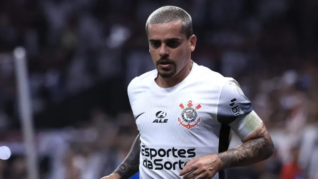 Fagner durante partida. Foto: Marcello Zambrana/AGIF