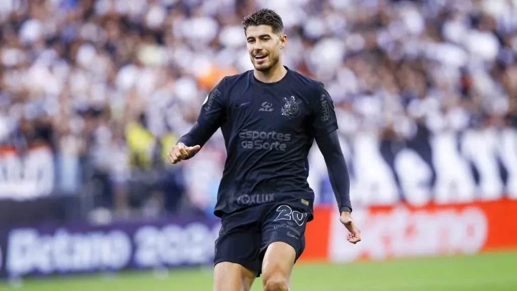 Pedro Raul durante partida. Foto: Marco Miatelo/AGIF