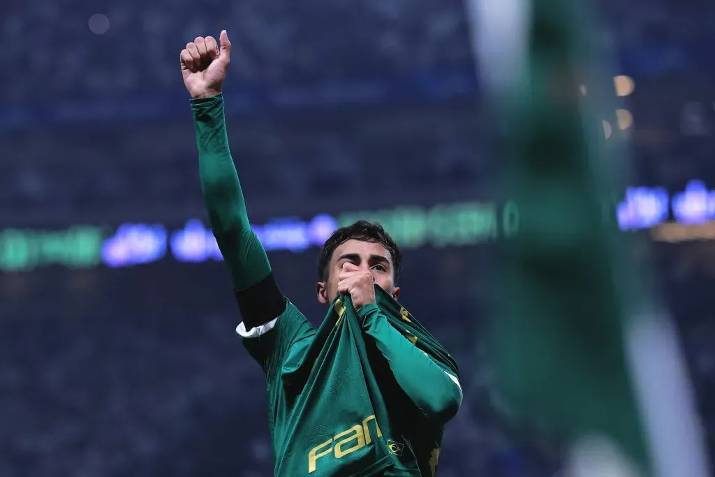 Vitor Reis em gol diante do Corinthians. Foto: Ettore Chiereguini/AGIF