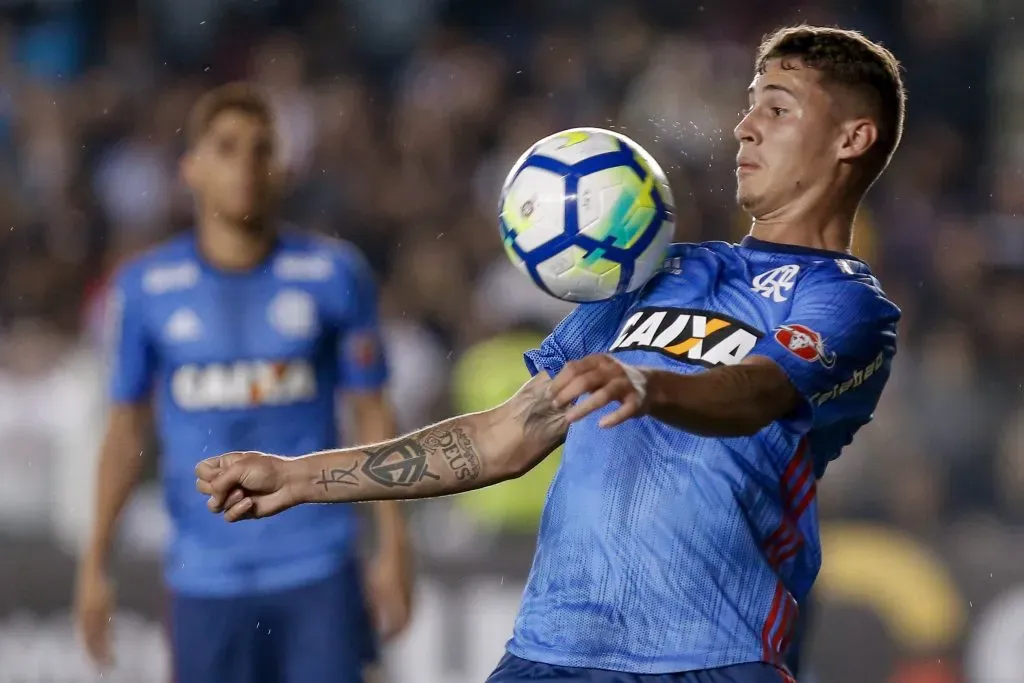 Matheus Sávio durante jogo do Flamengo em 2018. Foto: Marcello Zambrana/AGIF