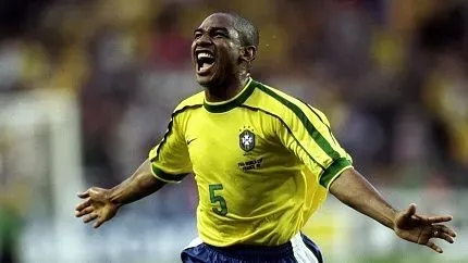 César Sampaio comemorando. Foto: Clive Brunskill /Allsport