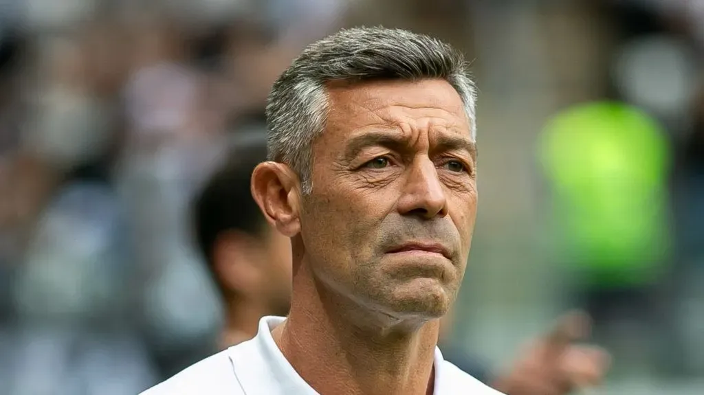 Foto: Fernando Moreno/AGIF – Pedro Caixinha quer contar com Alfredo no Santos.