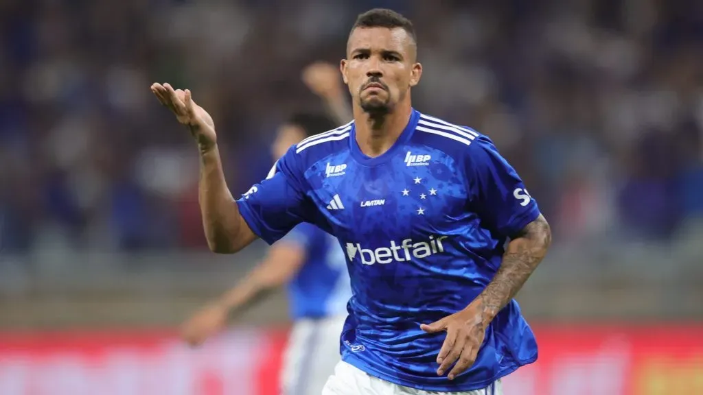 Zé Ivaldo comemorando. Foto: Gilson Lobo/AGIF