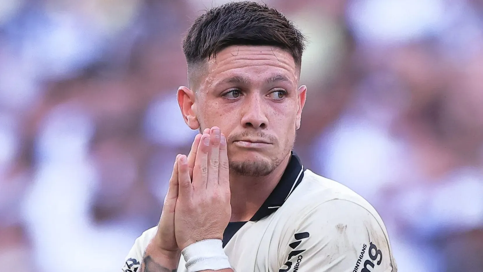 Rodrigo Garro lamentando. Foto: Ettore Chiereguini/AGIF