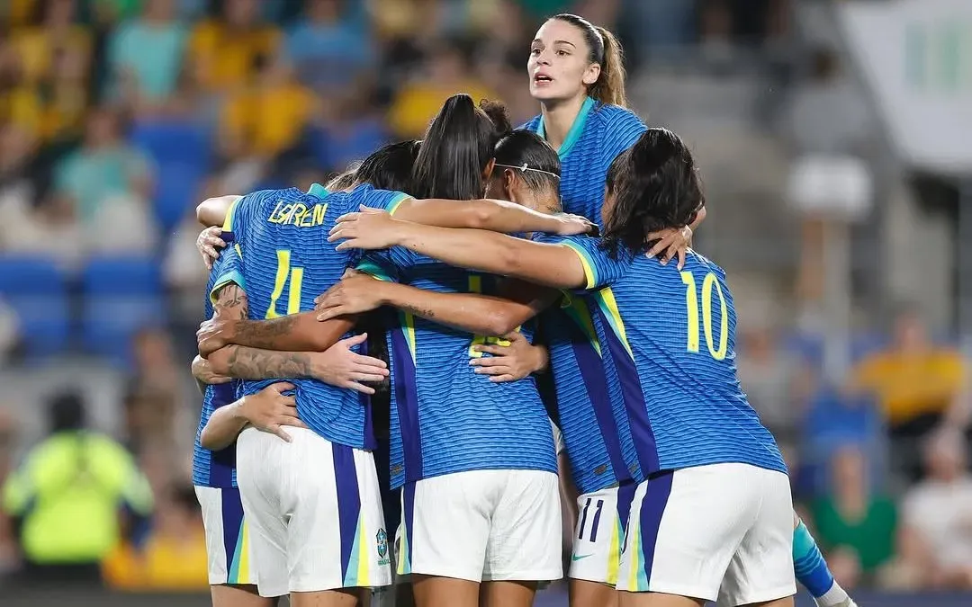 Lauren e Gio comemoram vitória no amistoso decisivo da Seleção Brasileira sobre a Austrália. Foto: Rafael Ribeiro/CBF