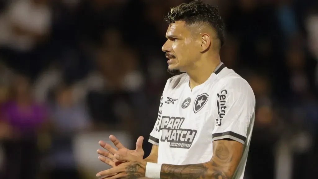 Tiquinho Soares está por detalhes de ser anunciado no Santos – Foto: Joisel Amaral/AGIF