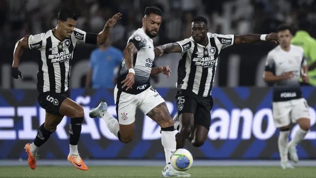 Bastos em partida contra o Corinthians. Foto: Jorge Rodrigues/AGIF