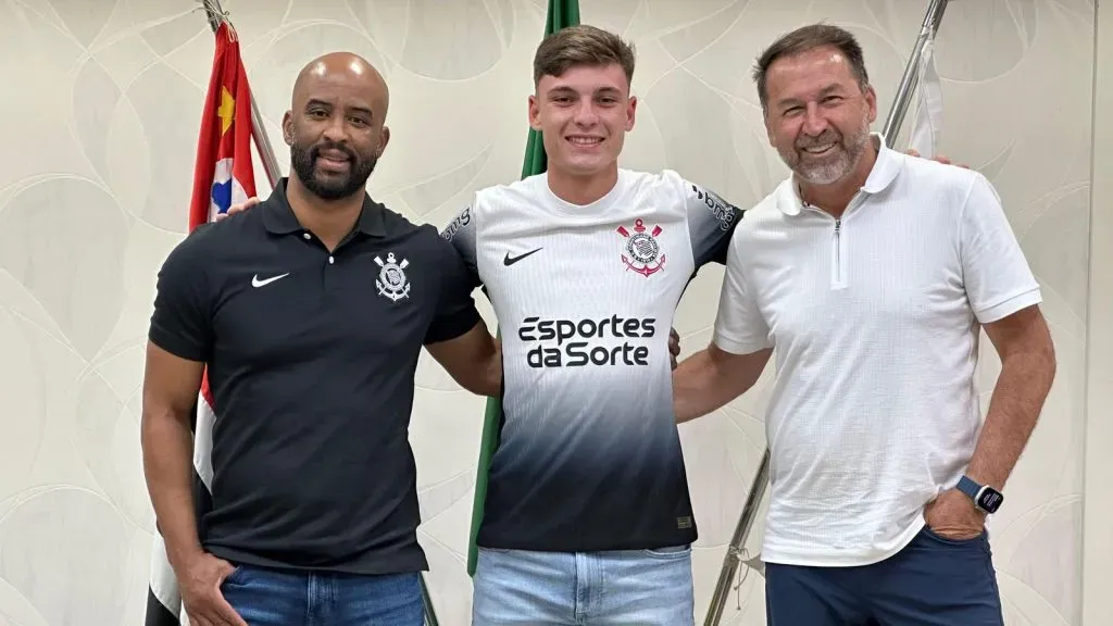 Breno Bidon com Fabinho Soldado e Augusto Melo. Foto: Rodrigo Coca/Ag. Corinthians