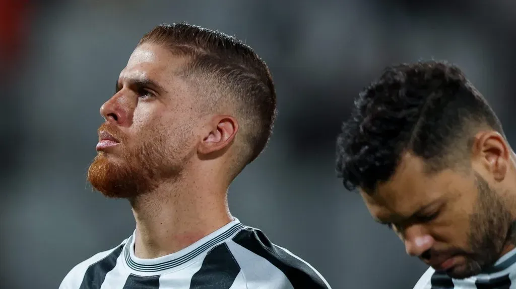 Foto: Yasser Bakhsh/Getty Images – Gustavo C. não está em negociações com o Alvinegro.