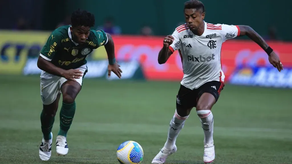 Bruno Henrique durante partida. Foto: Ettore Chiereguini/AGIF