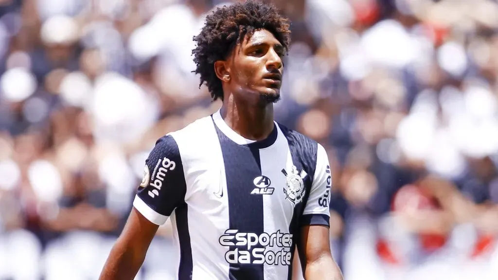 Talles Magno durante partida. Foto: Marco Miatelo/AGIF