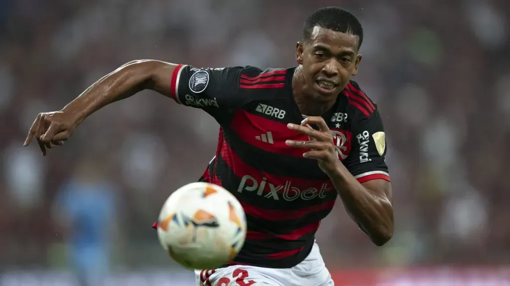 Carlinhos correndo. Foto: Jorge Rodrigues/AGIF