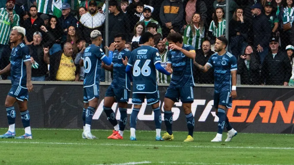 Tevis marca e vira cobrança para Diniz e diretoria na torcida; entenda