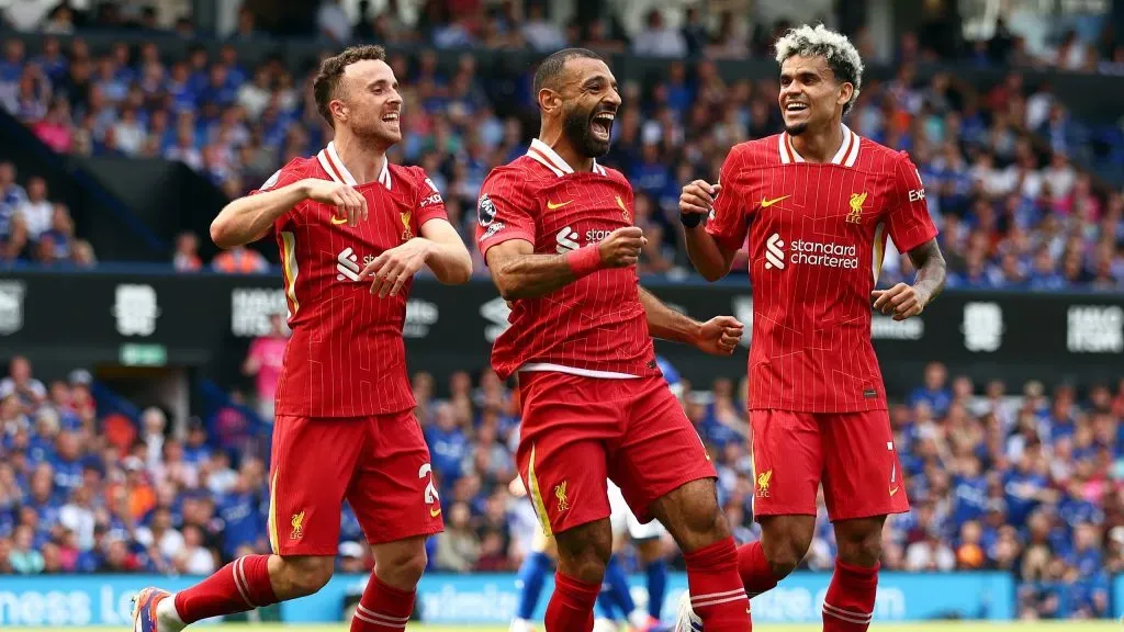 Salah, Jota e Díaz comemorando gol pelo Liverpool. Foto: Marc Atkins/Getty Images