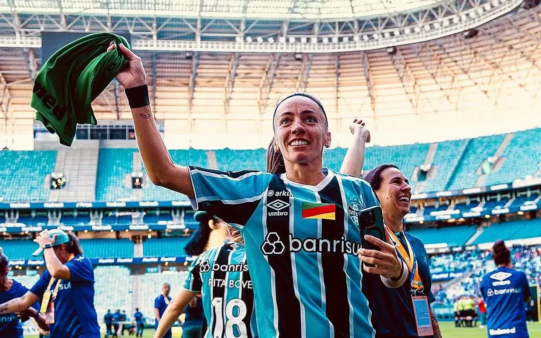 Pri Pack, comemora título do Gaúcho 2024 em vitória sobre o Internacional na Arena do Grêmio e após uma trajetória vitoriosa no clube gaúcho reforçará o Cruzeiro. Fotos: Lucas Uebel/Grêmio