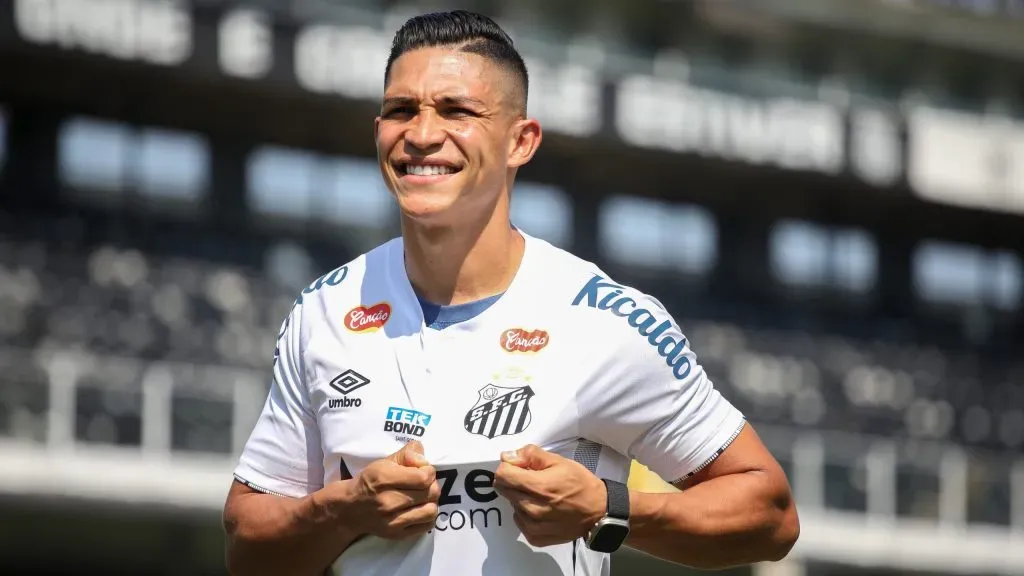 Rodrigo Ferreira em apresentação pelo Santos