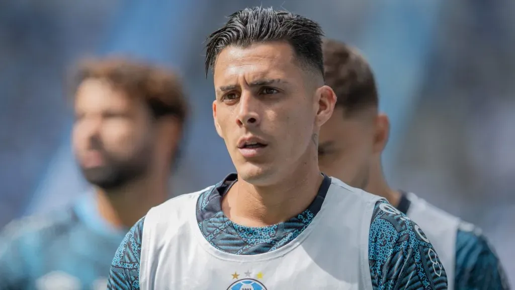 Pavón no banco de reservas. Foto: Liamara Polli/AGIF