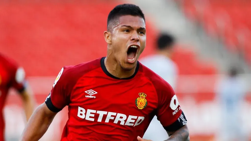 Cucho Hernández ainda interessa, mas é improvável - (Photo by Isaac Buj/Getty Images).