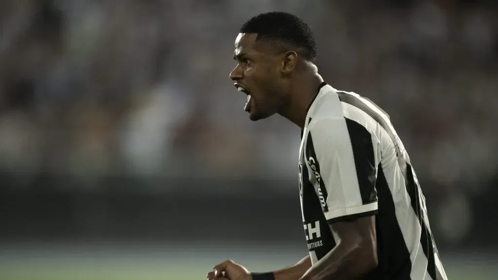 Júnior Santos pelo Botafogo em 2024. Foto: Jorge Rodrigues/AGIF