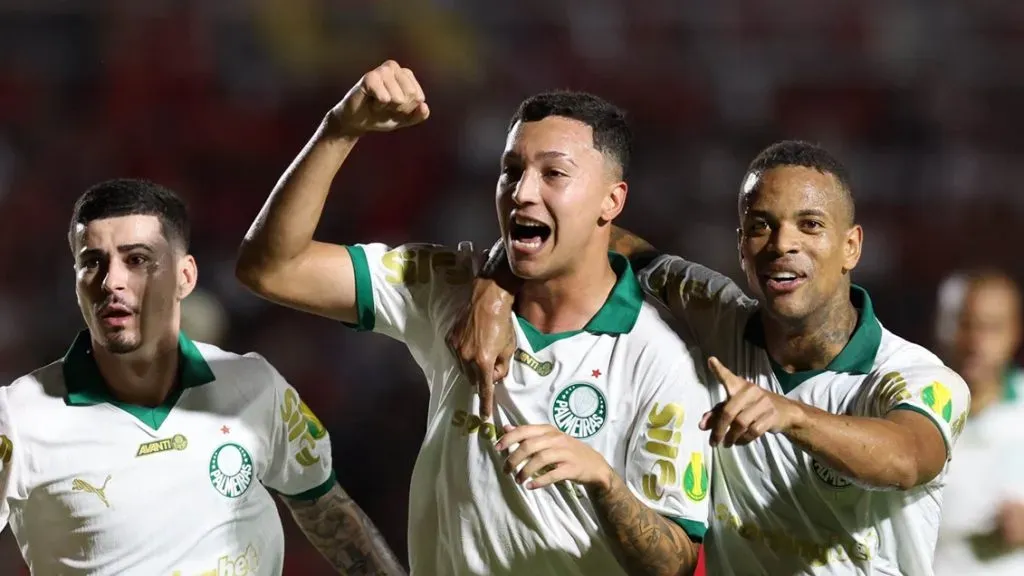 Thalys e seus companheiros de elenco do Palmeiras