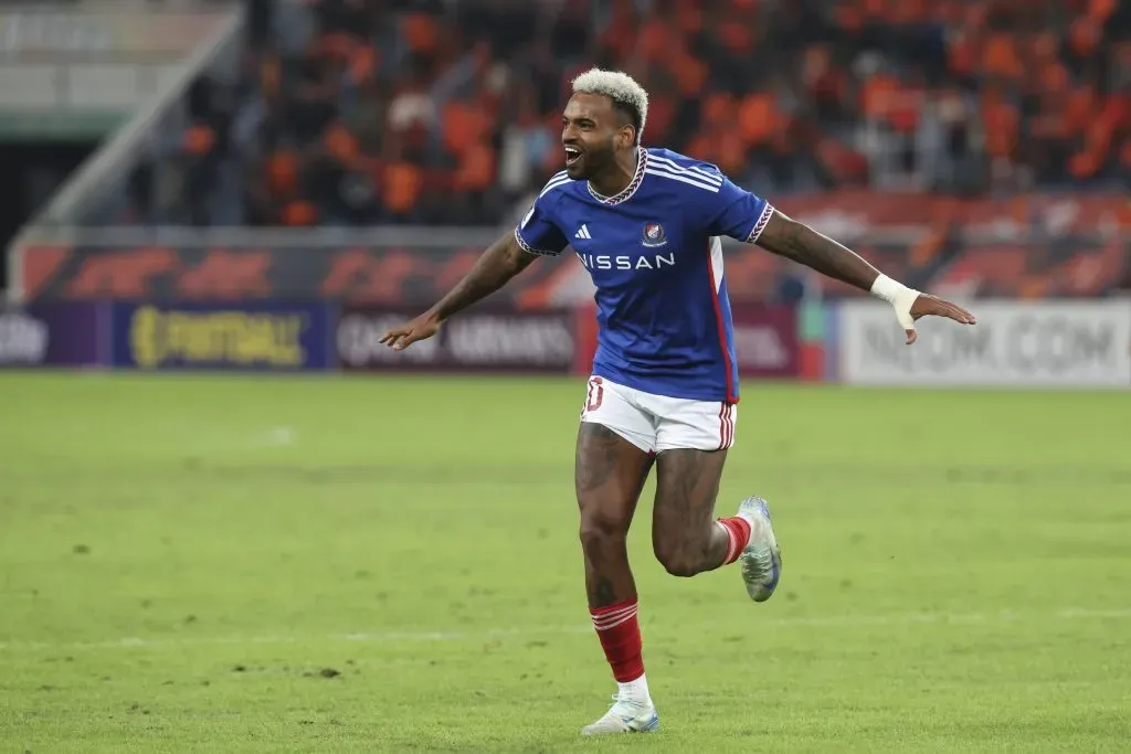 Anderson Lopes comemora gol pelo clube japonês. Photo by Zhe Ji/Getty Images