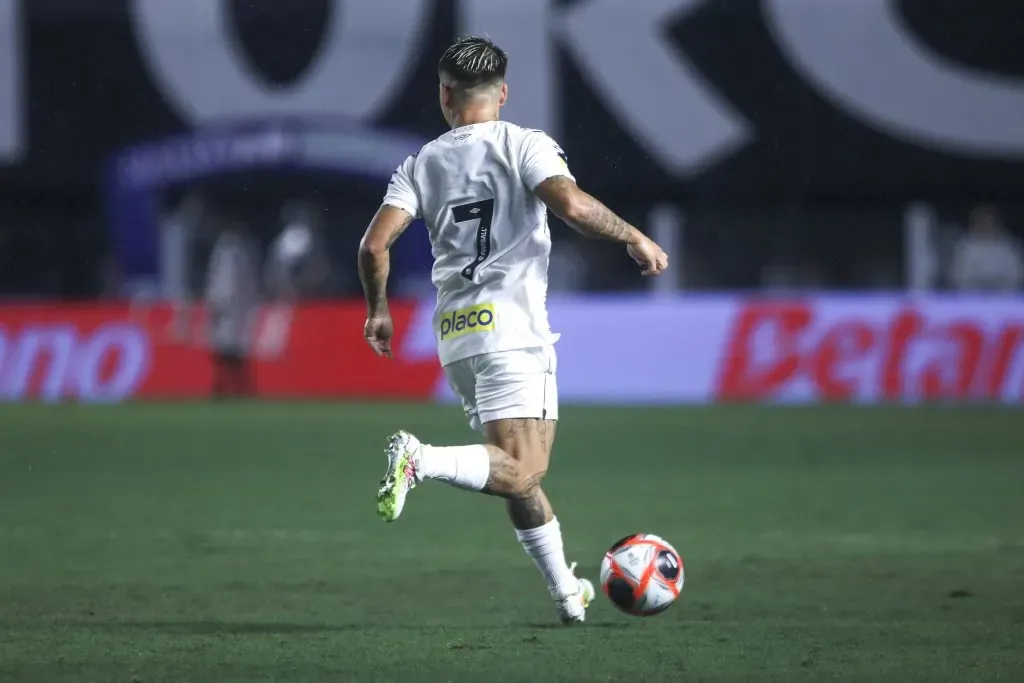 Soteldo em partida pelo Santos, na Vila Belmiro. Foto: Reinaldo Campos/AGIF