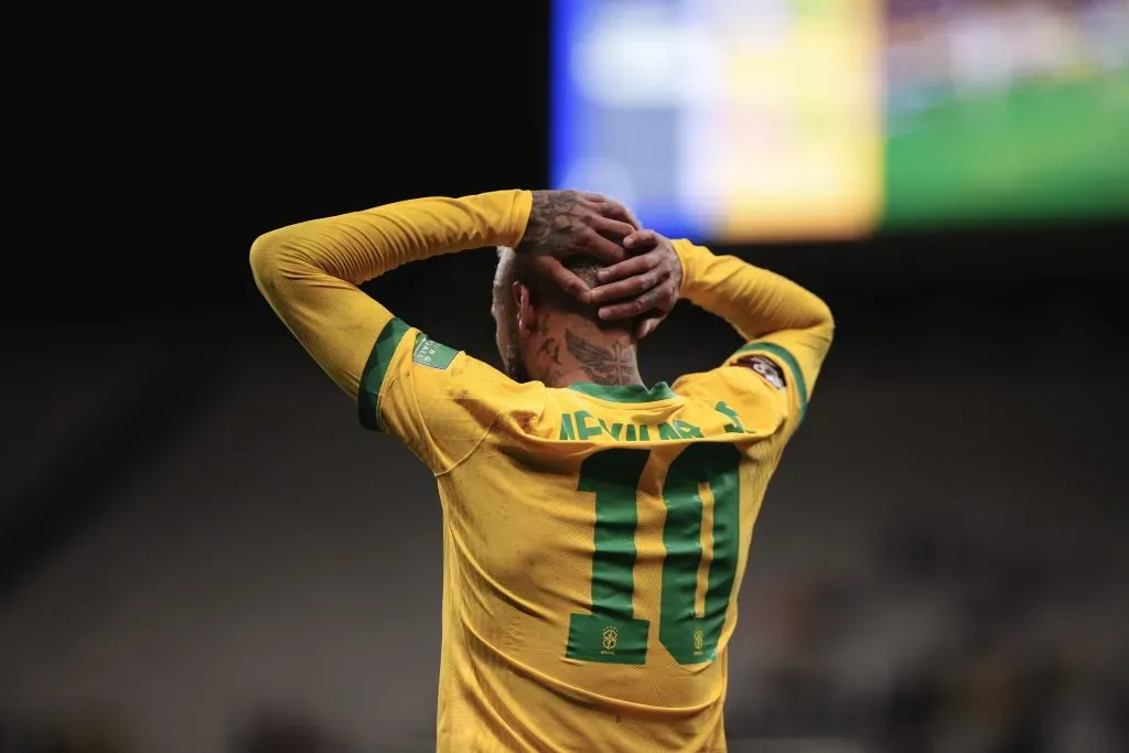 Neymar lamenta chance perdida durante partida contra o Colombia, na Arena Corinthians, pelas Eliminatorias Copa do Mundo 2022. Foto: Ettore Chiereguini / AGIF