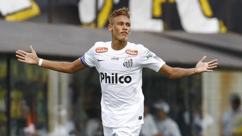 Neymar voltando ao Brasil para jogar no Santos era um sonho - Foto: Ricardo Saibun/AGIF.