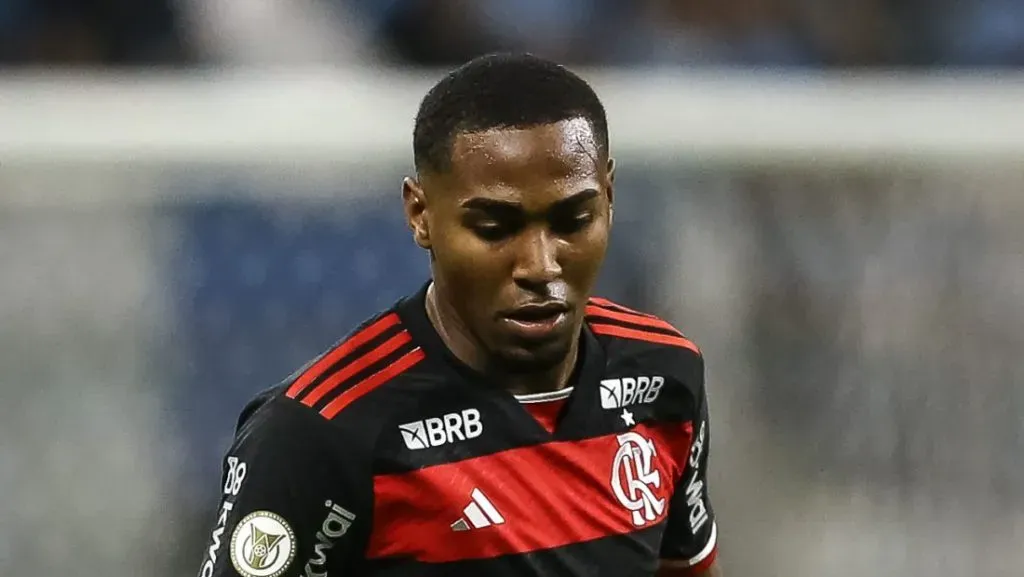 Lorran enfentando Grêmio pelo Brasileirão – Foto: Pedro H. Tesch/Getty Images