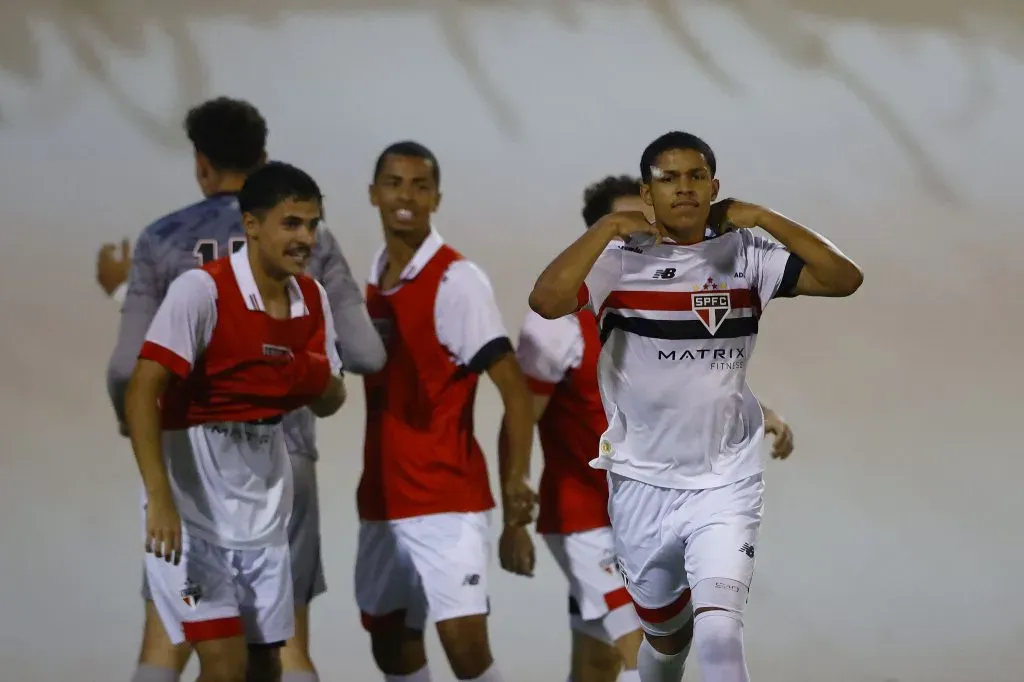 SP – ARARAQUARA – 21/01/2025 – COPA SAO PAULO 2025, CRICIUMA X SAO PAULO – Ryan Francisco jogador do Sao Paulo comemora seu gol durante partida contra o Criciuma no estadio Fonte Luminosa pelo campeonato Copa Sao Paulo 2025. Foto: Thiago Calil/AGIF