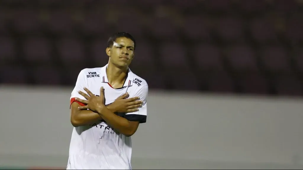 Ryan Francisco contra o Criciúma