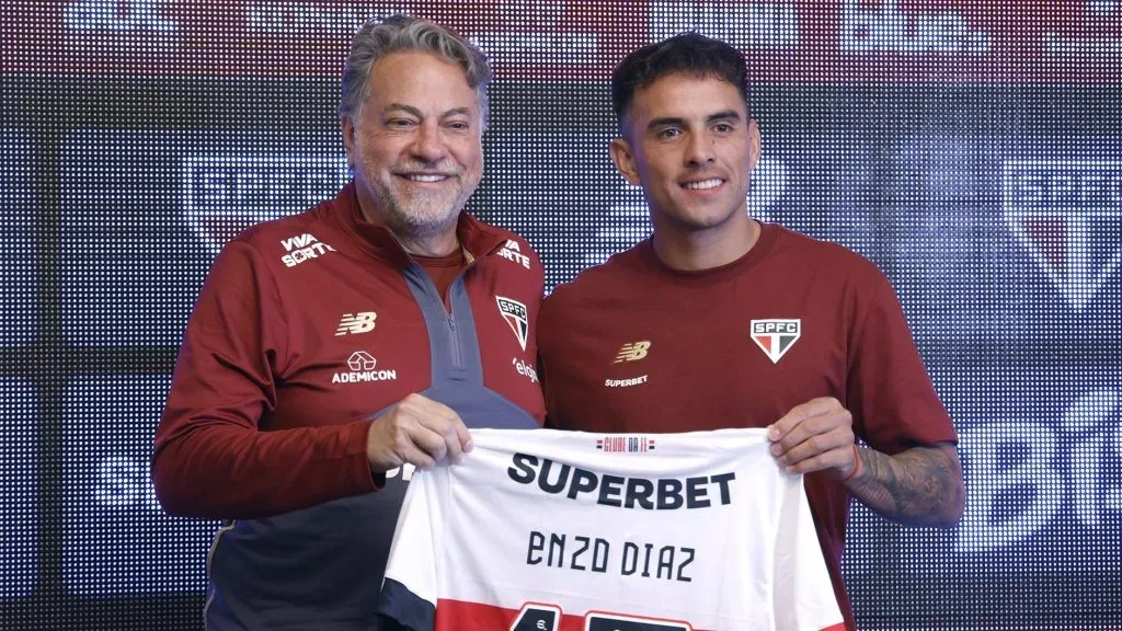 Casares durante apresentação de Enzo Díaz. Foto: Rubens Chiri / saopaulofc